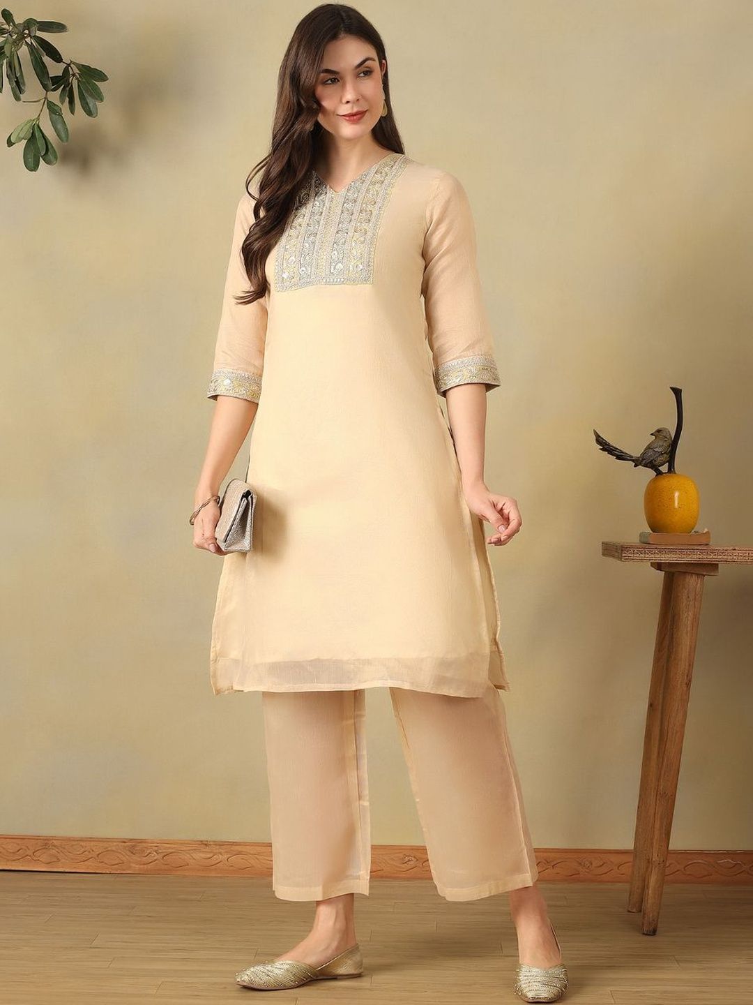 Mamicha Women Ethnic Motifs Embroidered Regular Sequinned Kurta with Palazzos