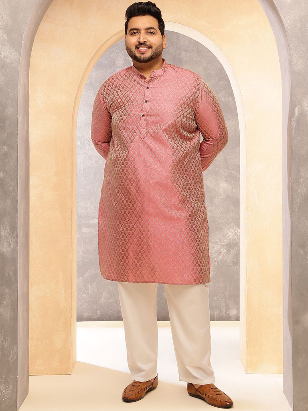 SOJANYA PLUS Motif Etnik Rekaan Tenunan Kolar Jacquard Silk Kurta Dengan Pijama