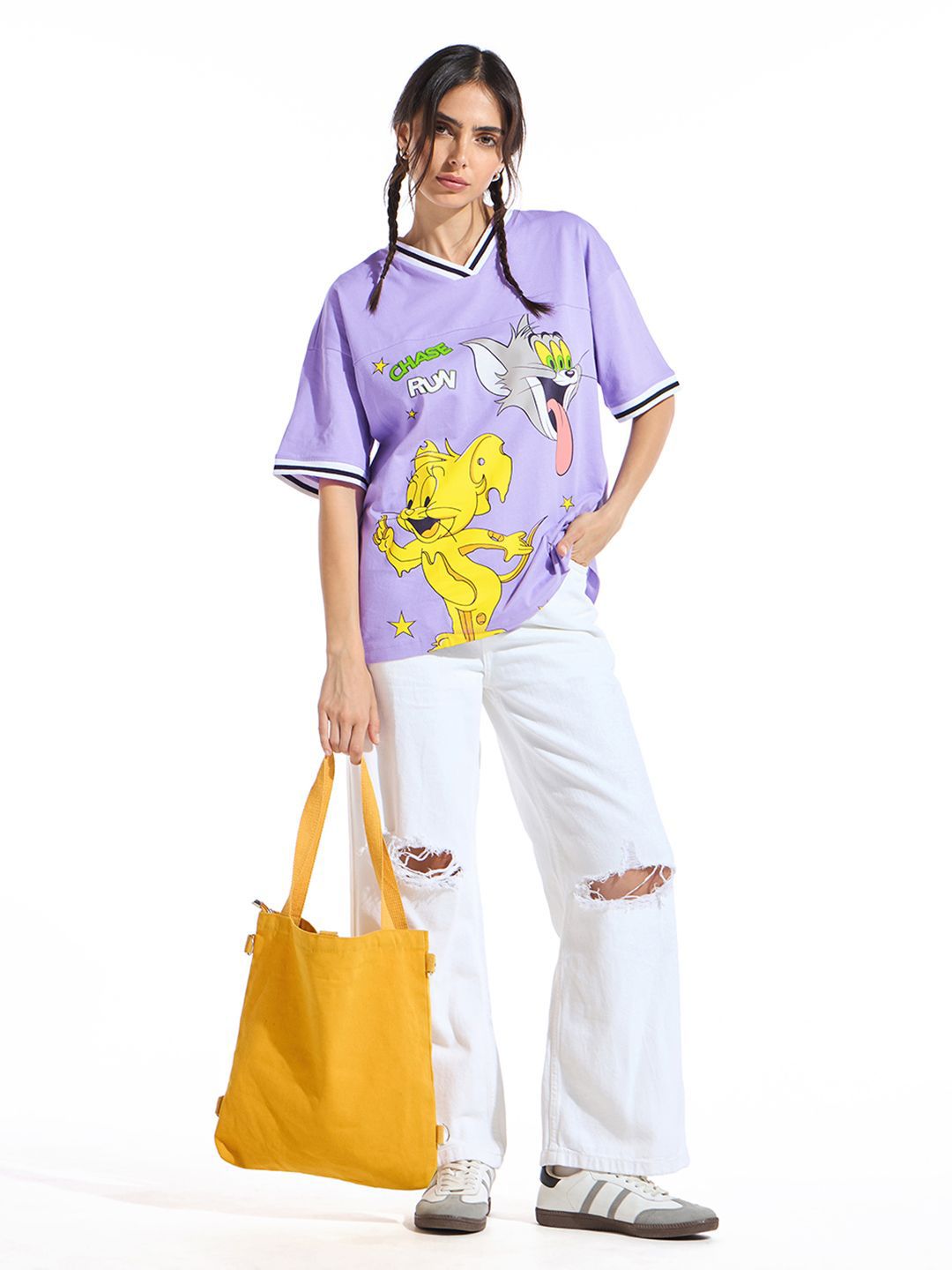 Bewakoof Women Graphic Printed V-Neck Cotton Oversized Tom & Jerry T-shirt