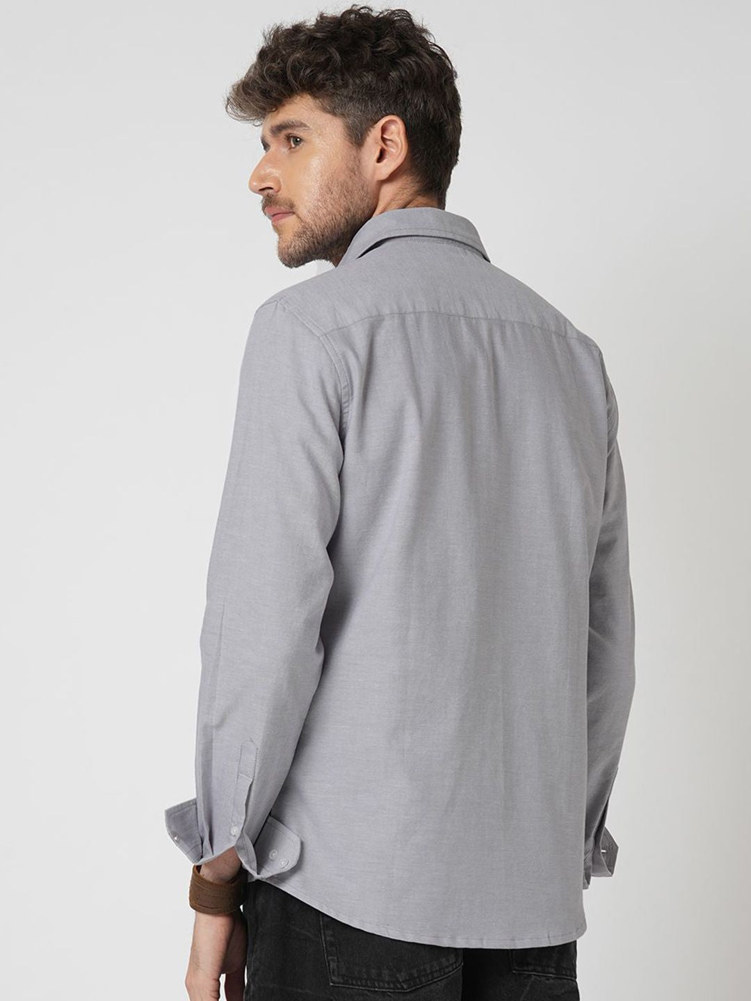 VASTRADO Men Classic Slim Fit Solid Cutaway Collar Cotton Casual Shirt