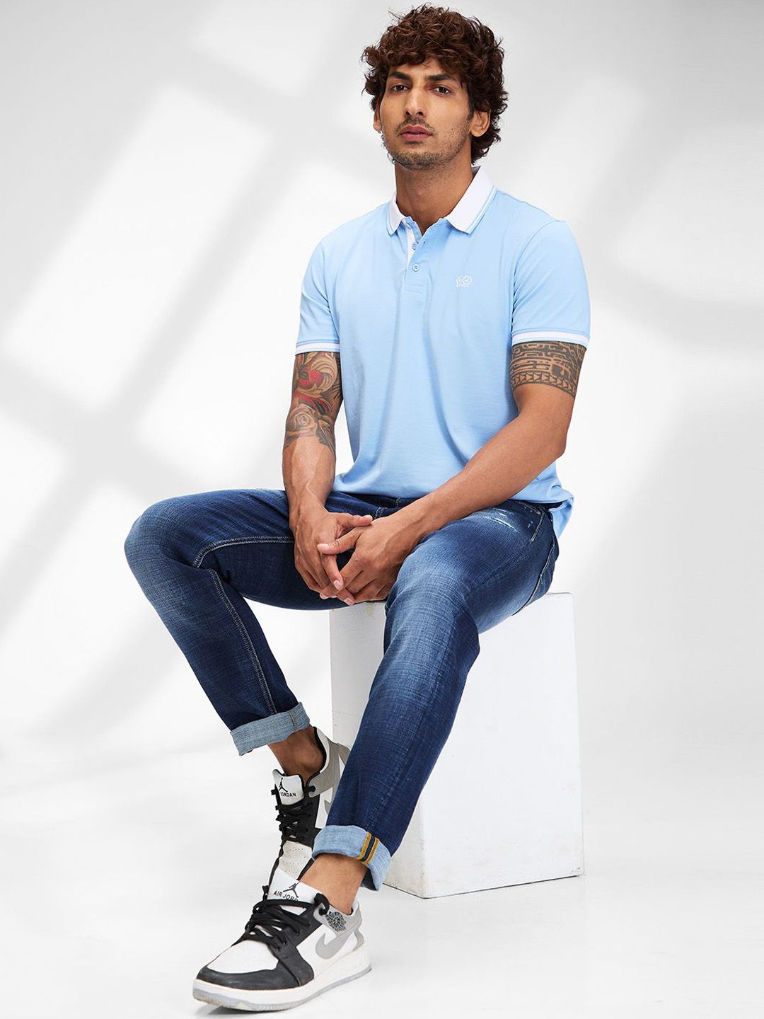 SPYKAR Men Skinny Fit Low-Rise Mildly Distressed Light Fade Stretchable Jeans