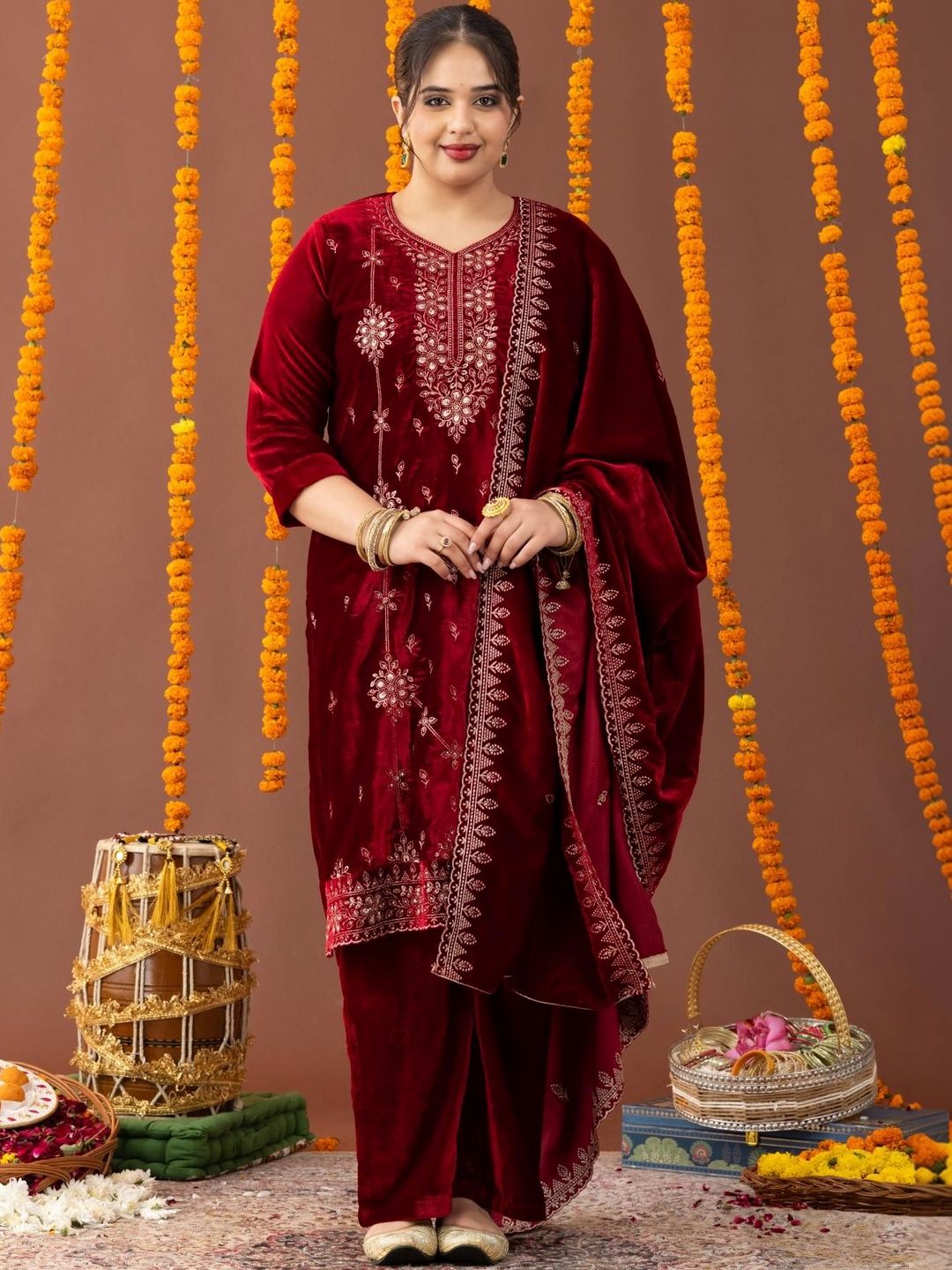 Kurta & Seluar Biasa Bersulam Bunga Mamicha Dengan Dupatta