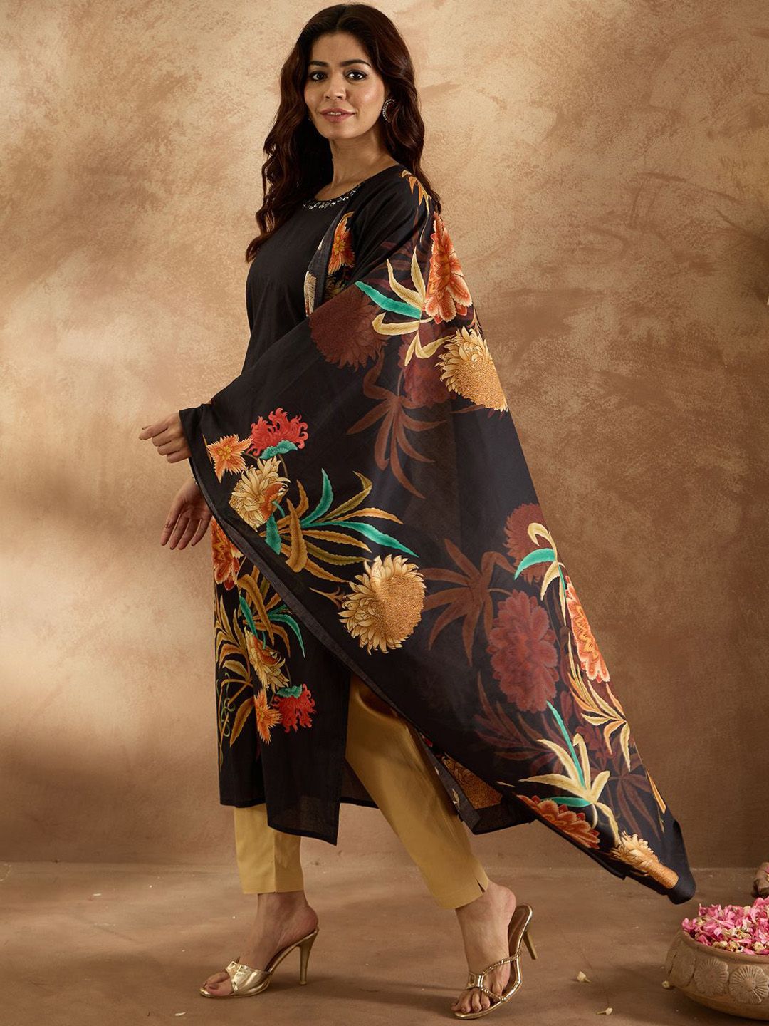 Indo Era Women Floral Printed Regular Pure Cotton Kurta with Trousers & With Dupatta
