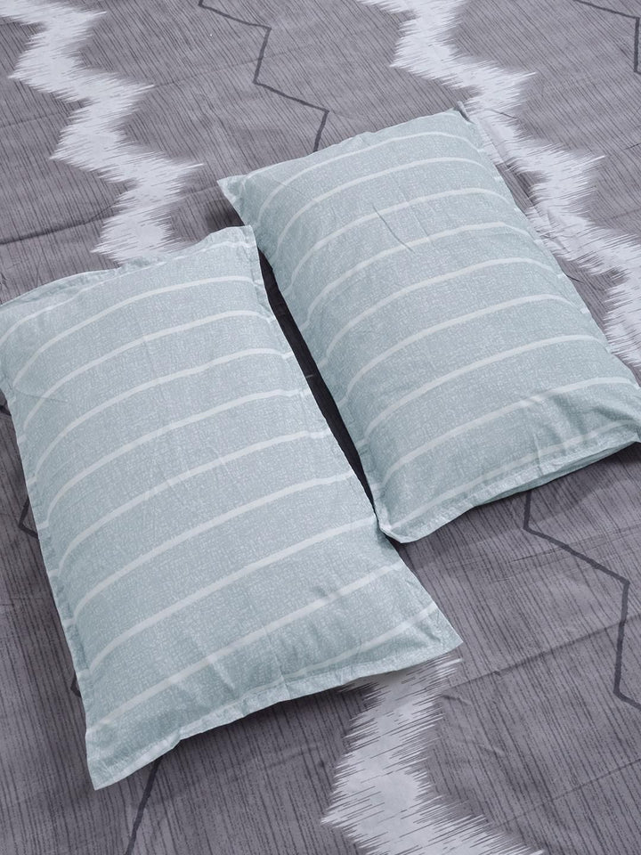 KLOTTHE Blue Geometric 300 TC King Bedsheet with 2 Pillow Covers