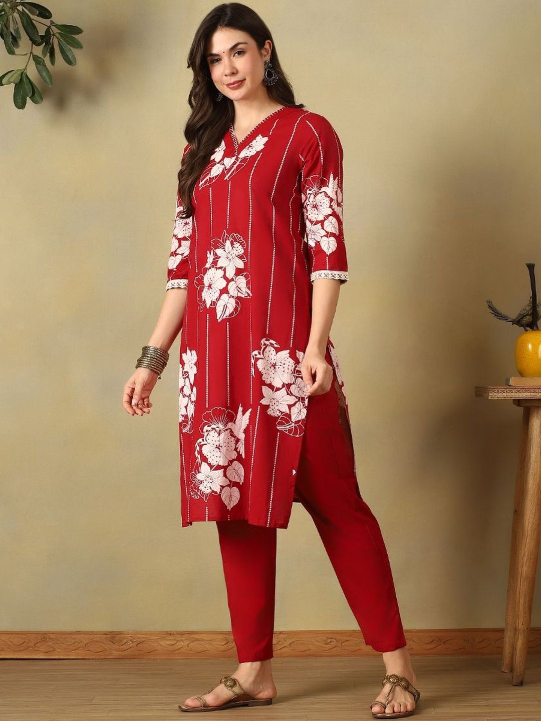 Mamicha Women Floral Printed Regular Pure Cotton Kurta with Trousers & With Dupatta
