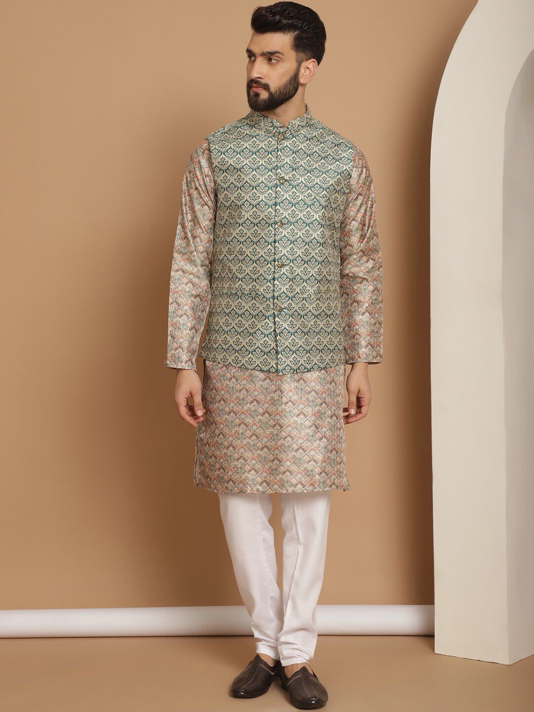 Anouk Beige Etnic Motif Tenunan Rekaan Kurta Lurus Dengan Jaket Churidar & Nehru