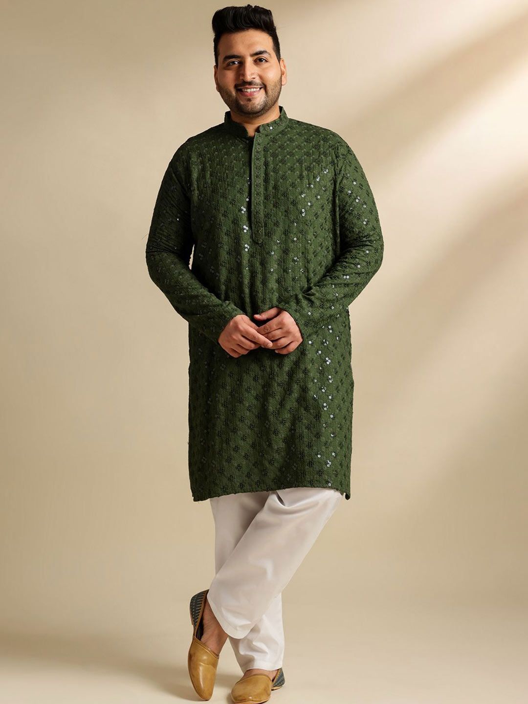 SOJANYA PLUS Embroidered Mandarin Collar Straight Pure Cotton Kurta