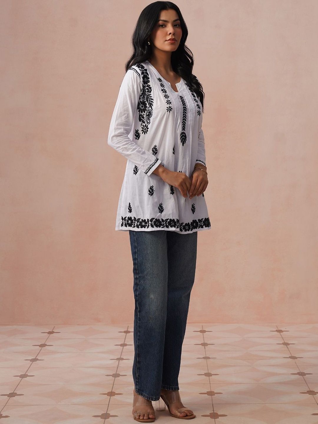 Rumah Wanita Chikankari Motif Etnik Bersulam Kurta Chikankari