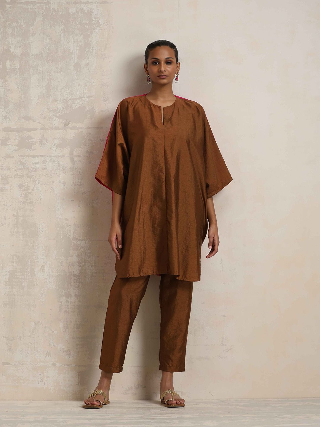 trueBrowns Colourblocked Notched Round Neck Tunic With Trousers