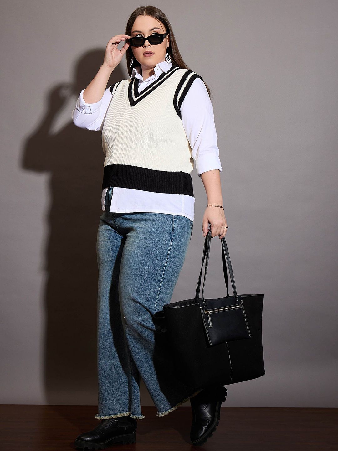 SASSAFRAS Curve Women Plus Size Striped  V-Neck Sweater Vest