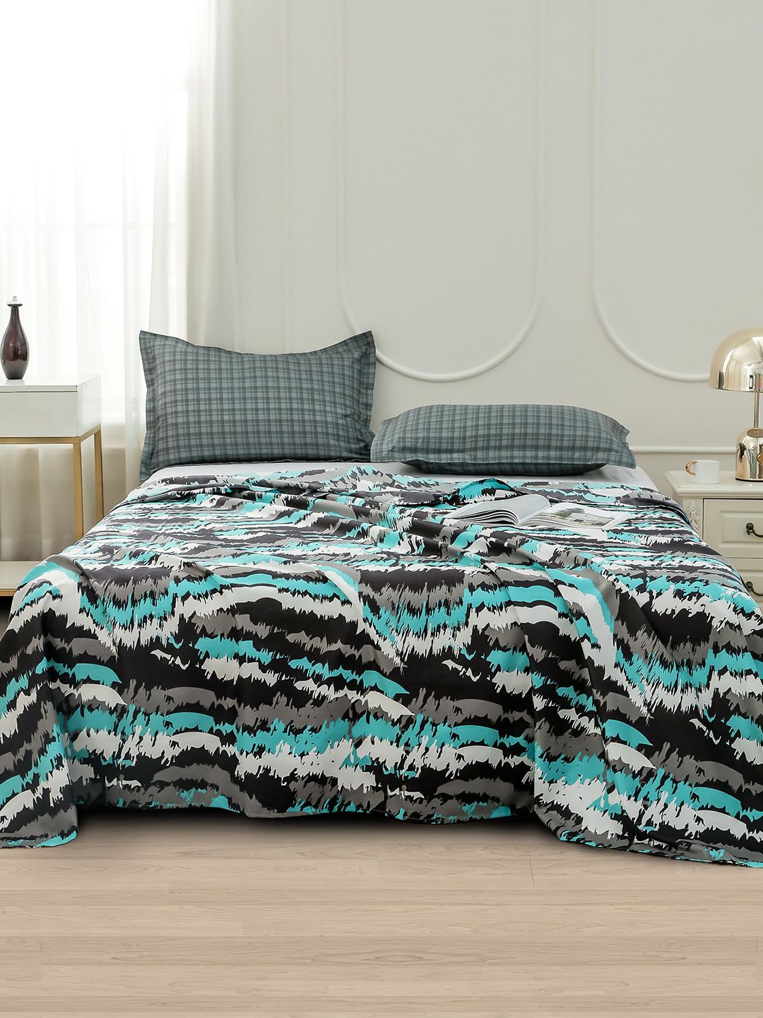 Story@home Fluorescent Green Abstract Printed 240 TC Satin Finish Queen Bedsheet Set