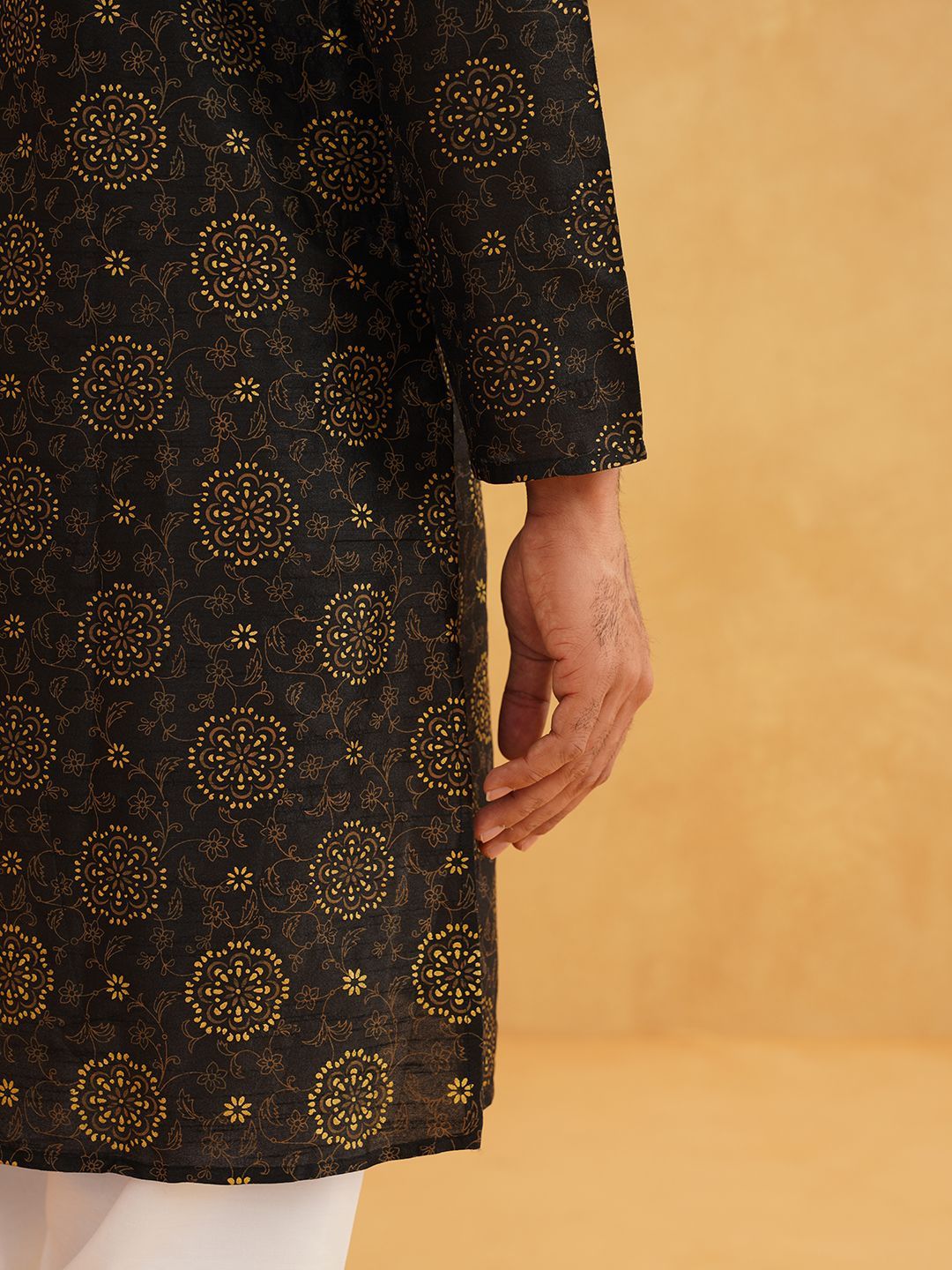 SOJANYA Floral Printed Mandarin Collar Straight Kurta