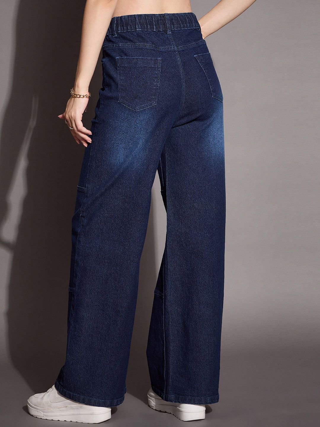 SASSAFRAS BASICS Women Comfort Straight Fit High-Rise Light Fade Stretchable Jeans