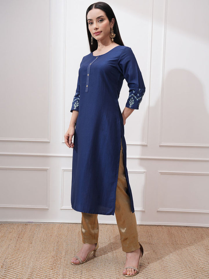 Vishudh Round Neck Three-Quarter Sleeves Thread Work Straight Kurta