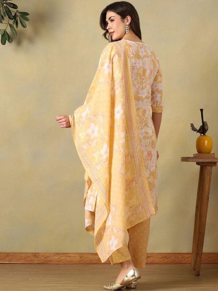 Mamicha Women Floral Printed Regular Thread Work Pure Cotton Kurta with Trousers & With Dupatta