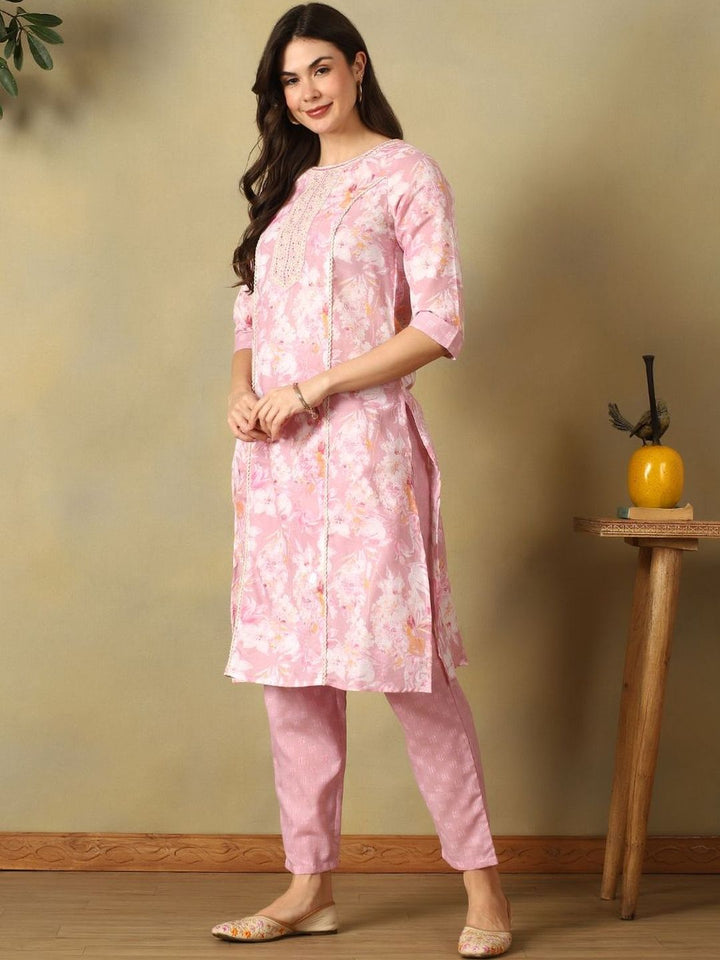 Mamicha Women Floral Printed Regular Thread Work Pure Cotton Kurta with Trousers & With Dupatta