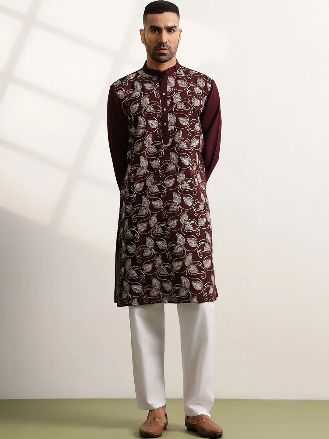 Kurta Kerja Benang Sulam Motif Etnik Lelaki Anouk
