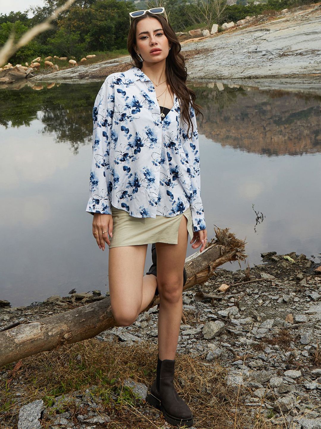 Campus Sutra Women Comfort Spread Collar Floral Printed Oversized Casual Shirt