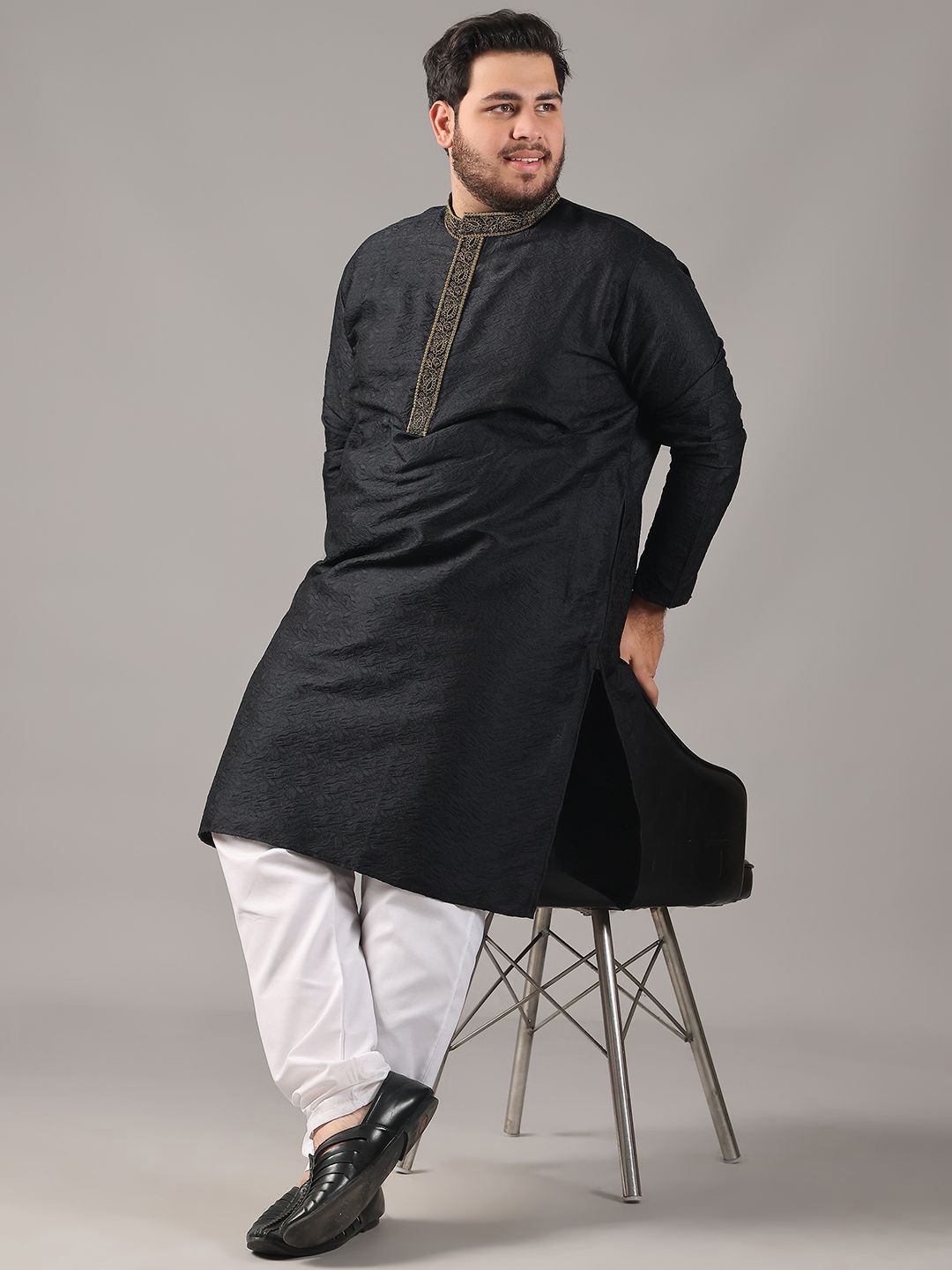 SOJANYA PLUS Plus Size Men Paisley Woven Design Band Collar Straight Kurta With Pyjamas