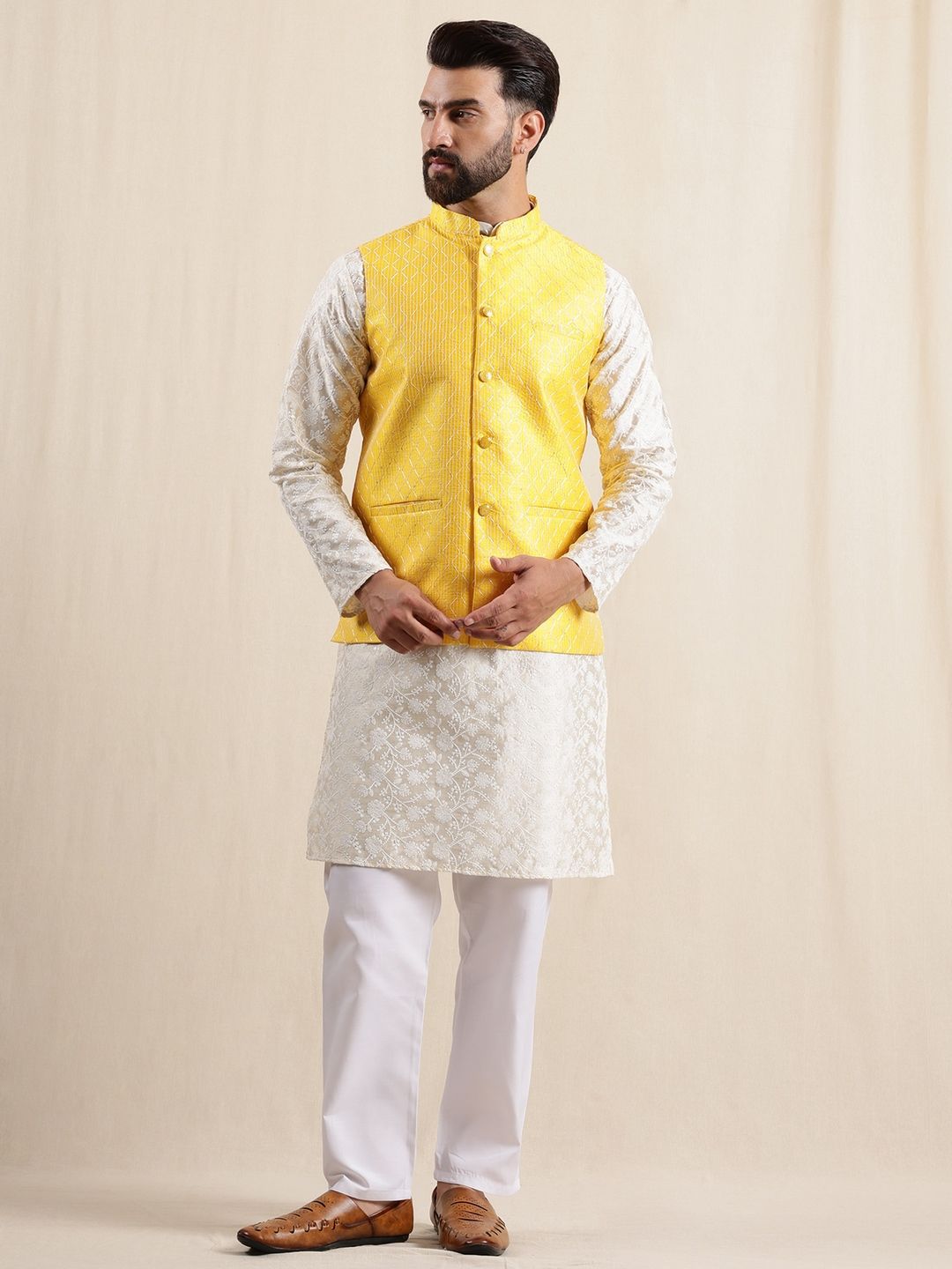 Anouk Men Sulam Kurta Biasa dengan Piyama