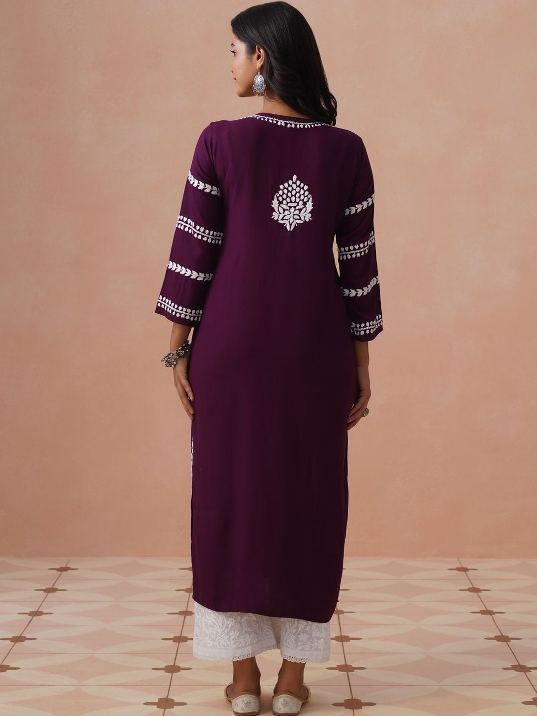Rumah Wanita Chikankari Motif Etnik Bersulam Kurta Chikankari