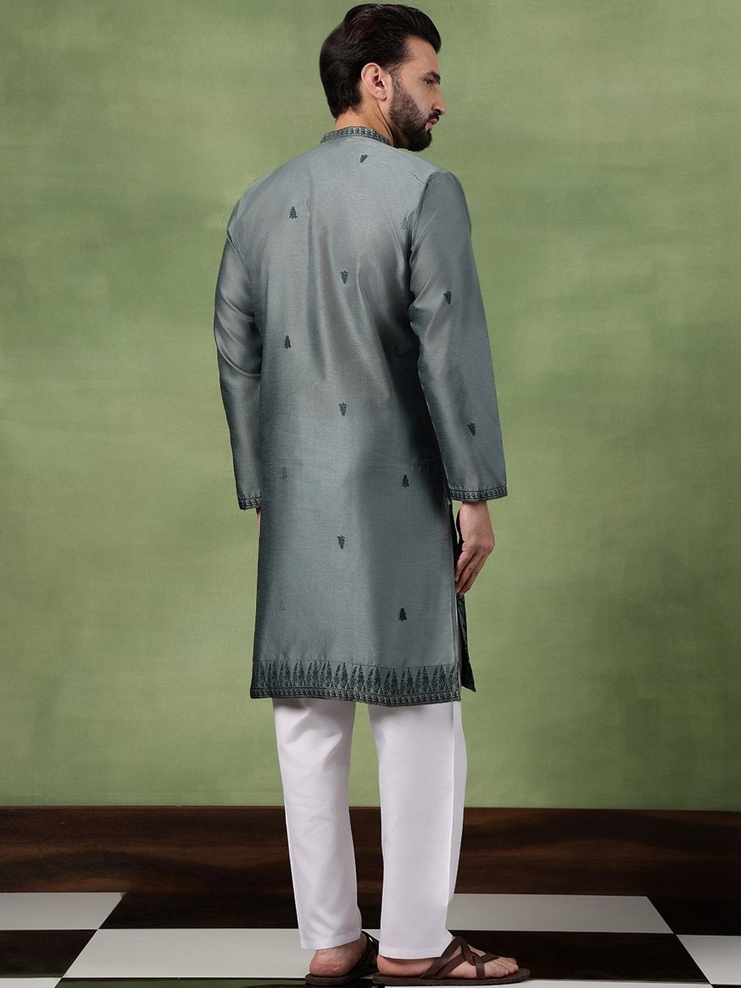SOJANYA Men Floral Embroidered Thread Work Kurta