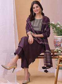 Reka Bentuk Kalini Yoke Sequinned Lurus Kurta dengan Seluar dan Dupatta