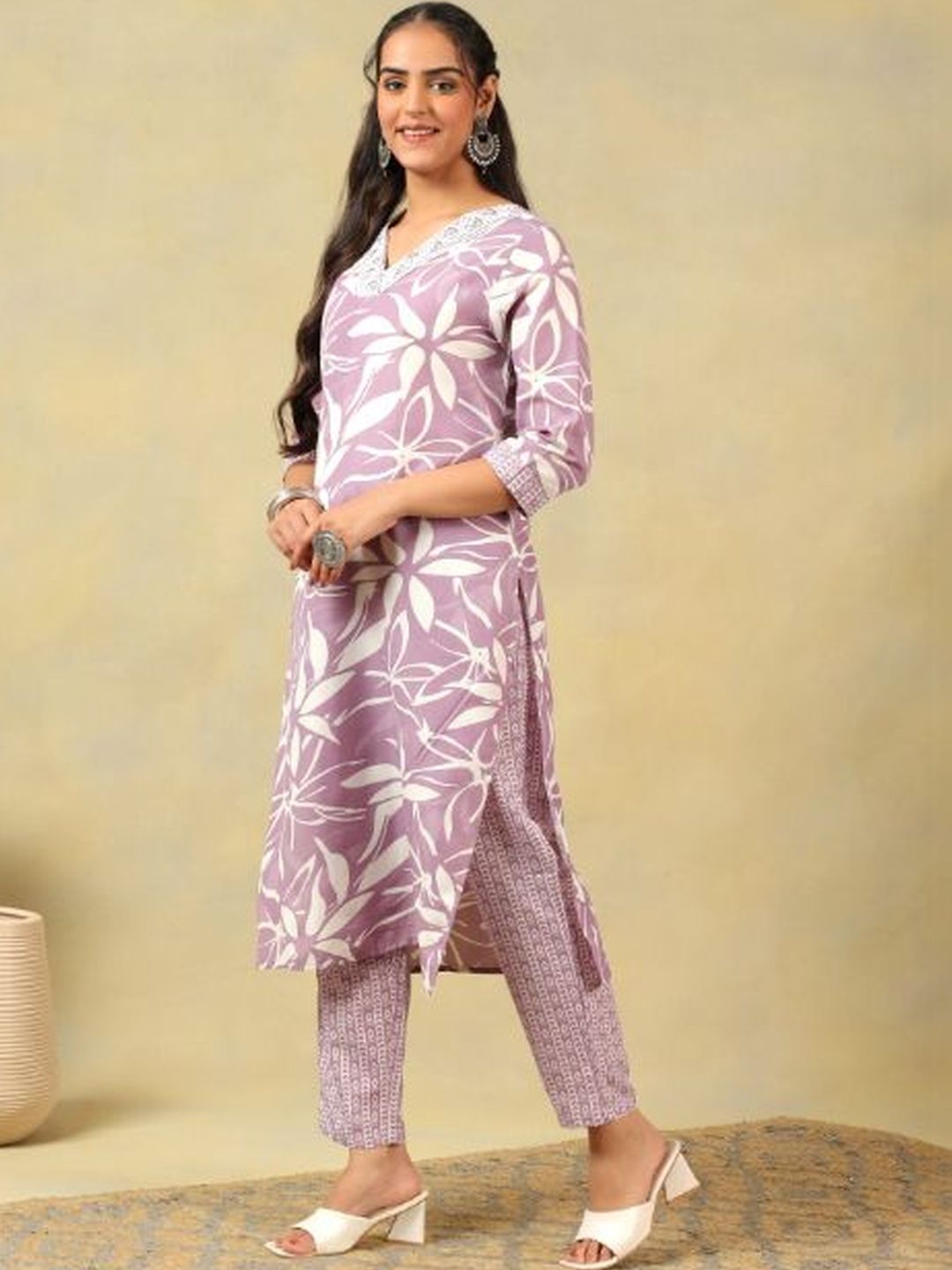 Mamicha Women Floral Printed Regular Thread Work Pure Cotton Kurta with Trousers & With Dupatta
