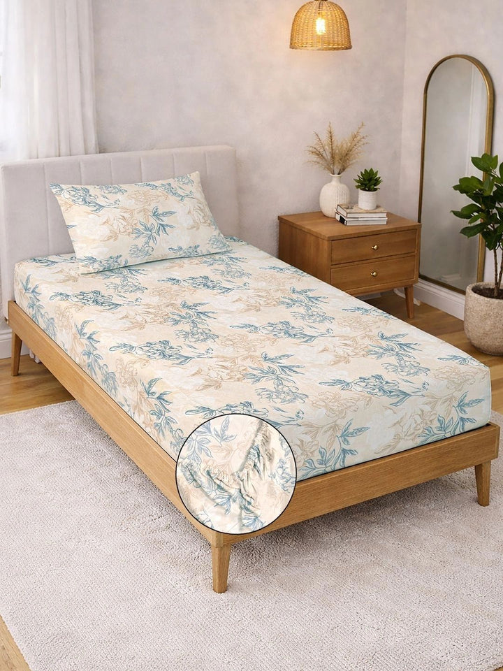 Myntra Elegant Homes Berwarna Krim & Bunga Biru 300 TC Cadar Tempat Tidur Single dengan 1 Sarung Bantal