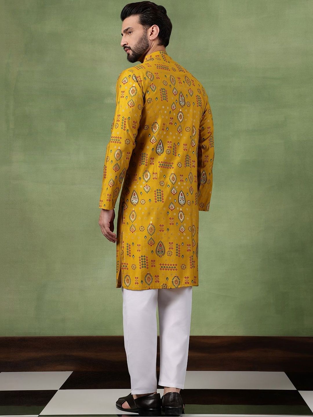 SOJANYA Men Bandhani Printed Kurta