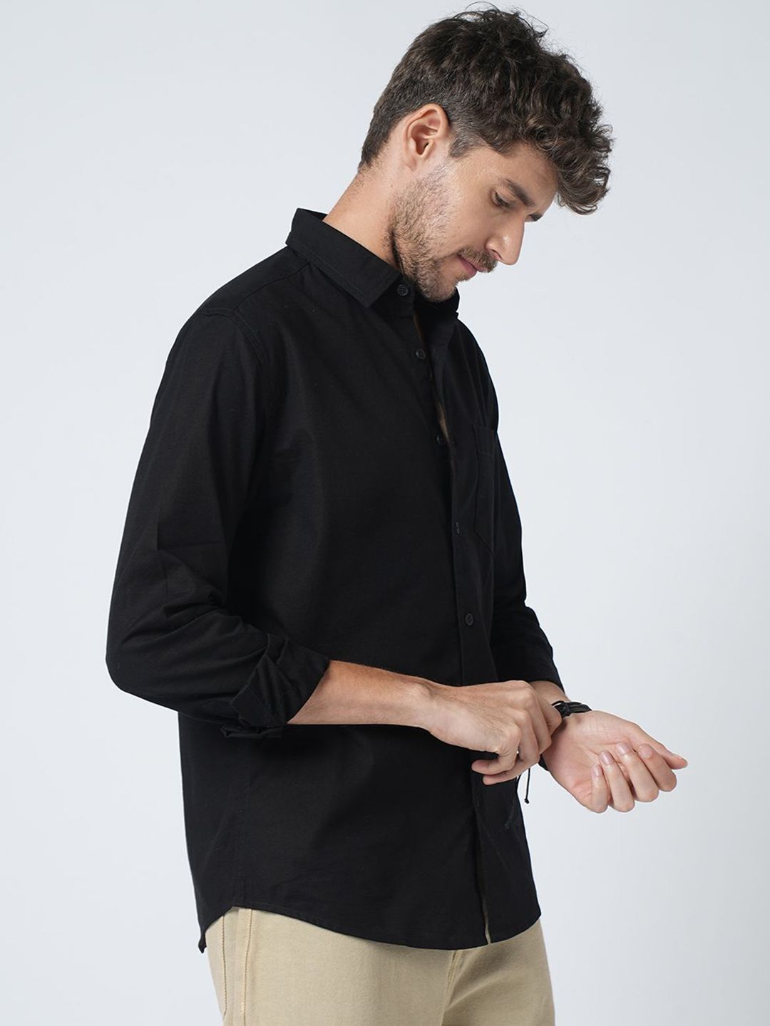 VASTRADO Men Classic Slim Fit Solid Cutaway Collar Cotton Casual Shirt