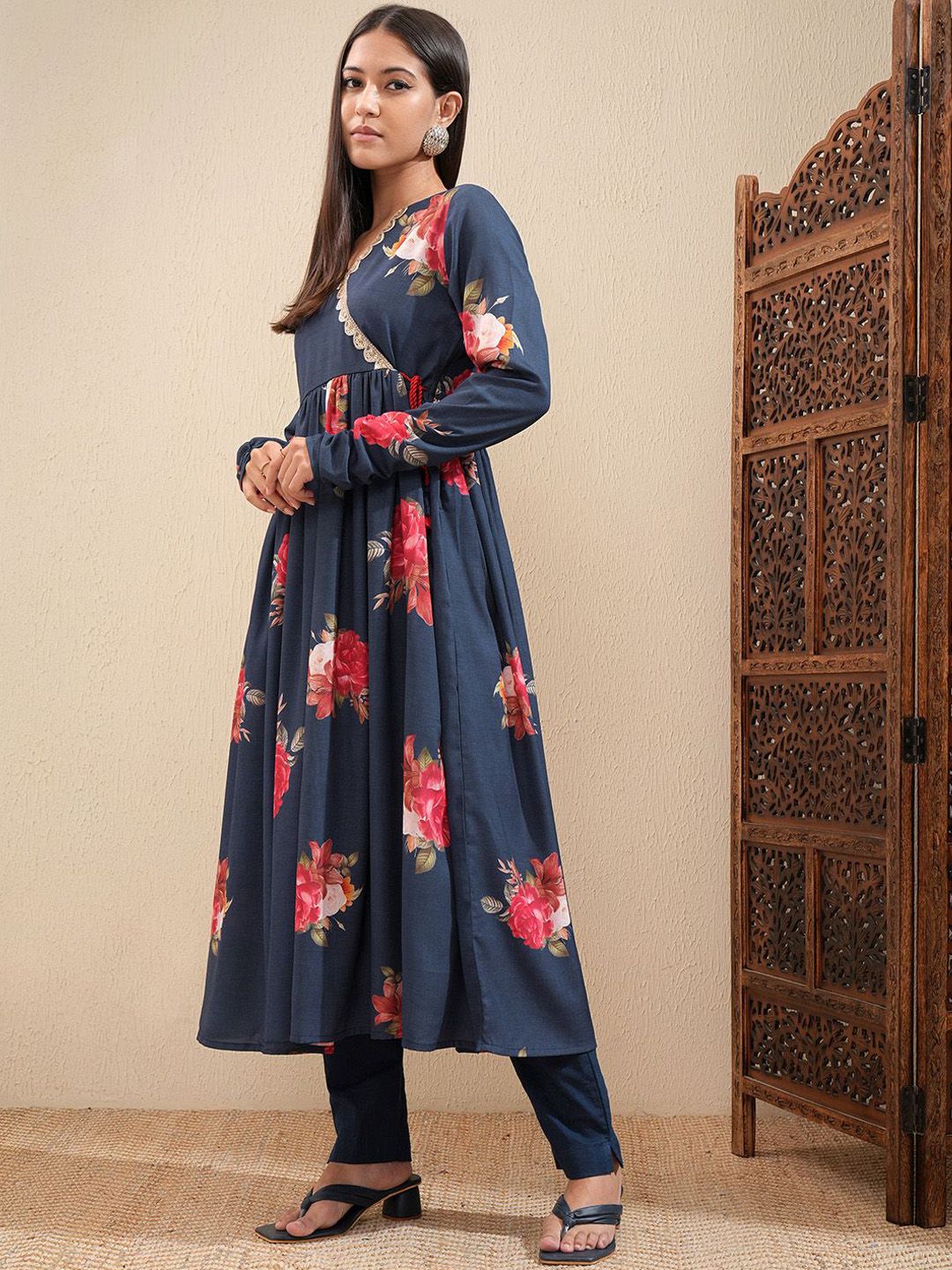 Vishudh Floral Printed Thread Work Anarkali Kurta
