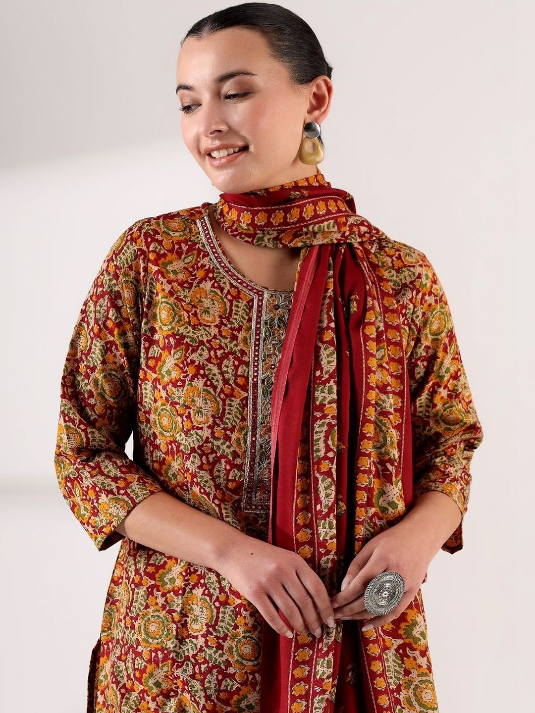 Motif Etnik Wanita Mamicha Bercetak Benang Biasa Kurta Kerja dengan Seluar & Dengan Dupatta