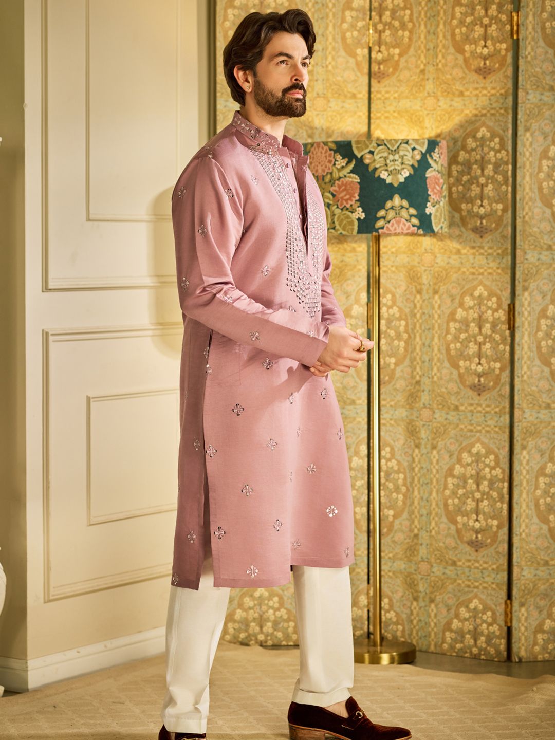SOJANYA Men Embroidered Mirror Work Kurta