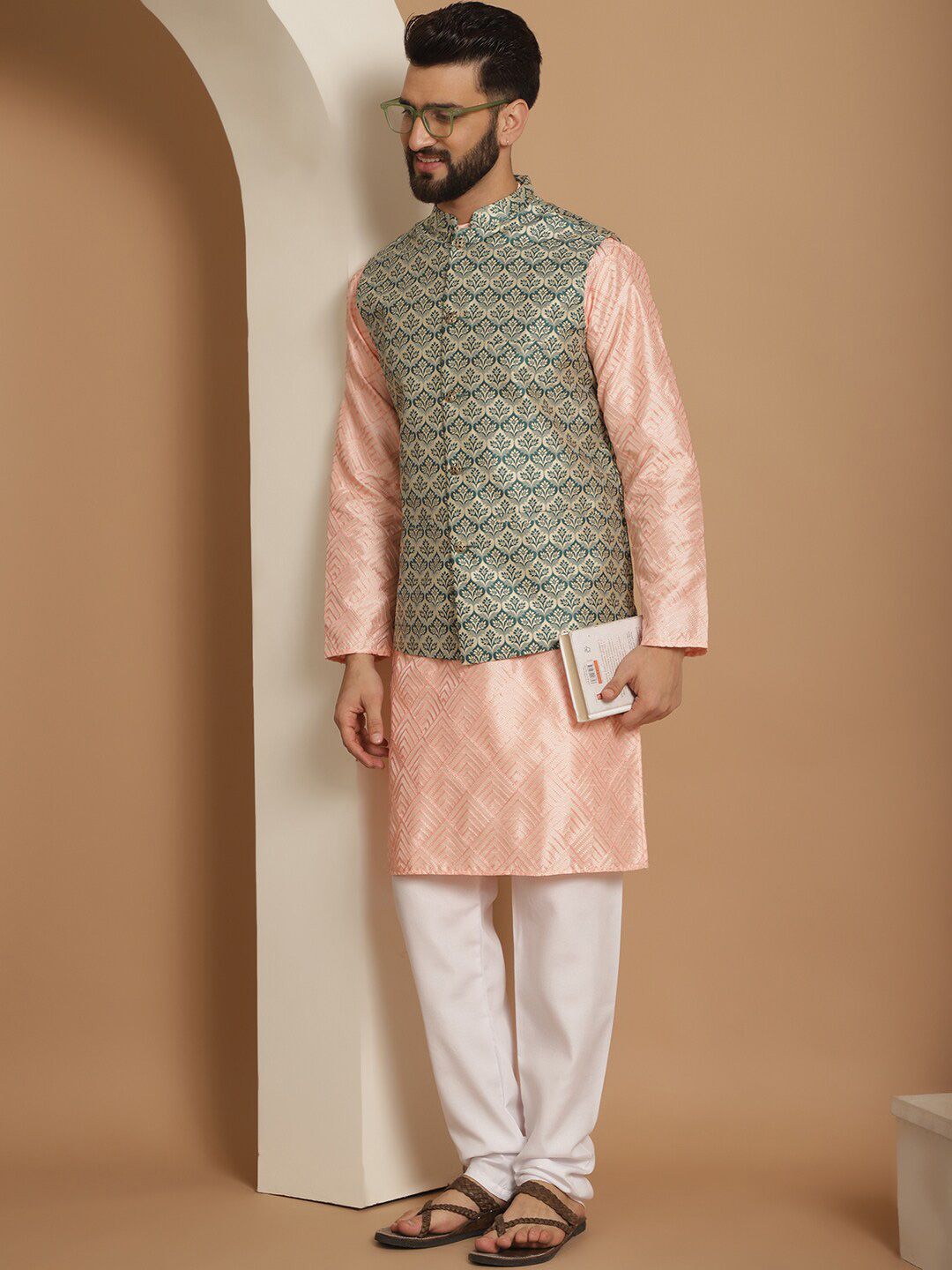 Anouk Pink Ethnic Motif Tenunan Rekaan Kurta Lurus Dengan Jaket Churidar & Nehru