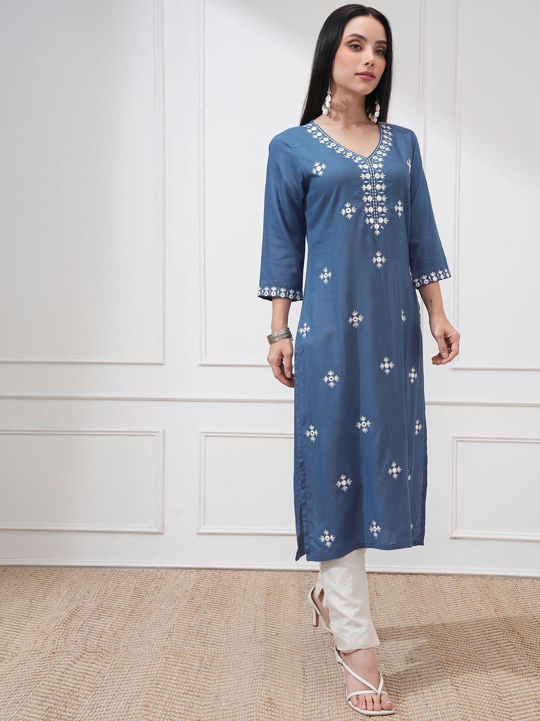 Vishudh Women Straight V Neck Kurta