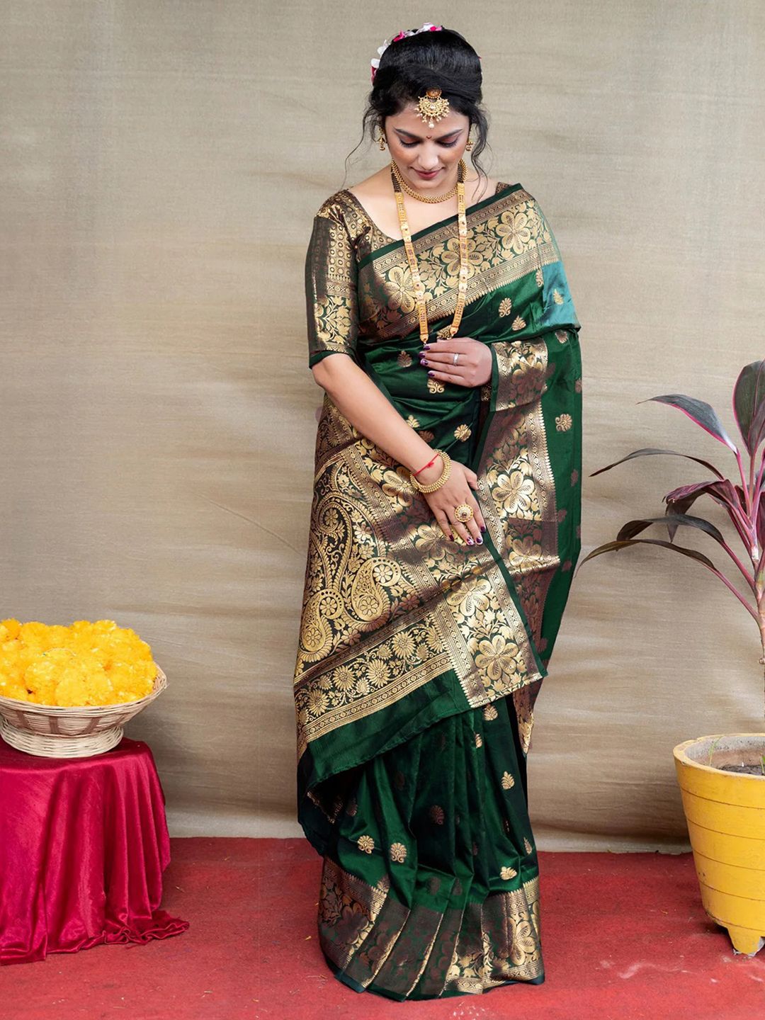 KALINI Ethnic Motifs Woven Design Zari  Banarasi Saree