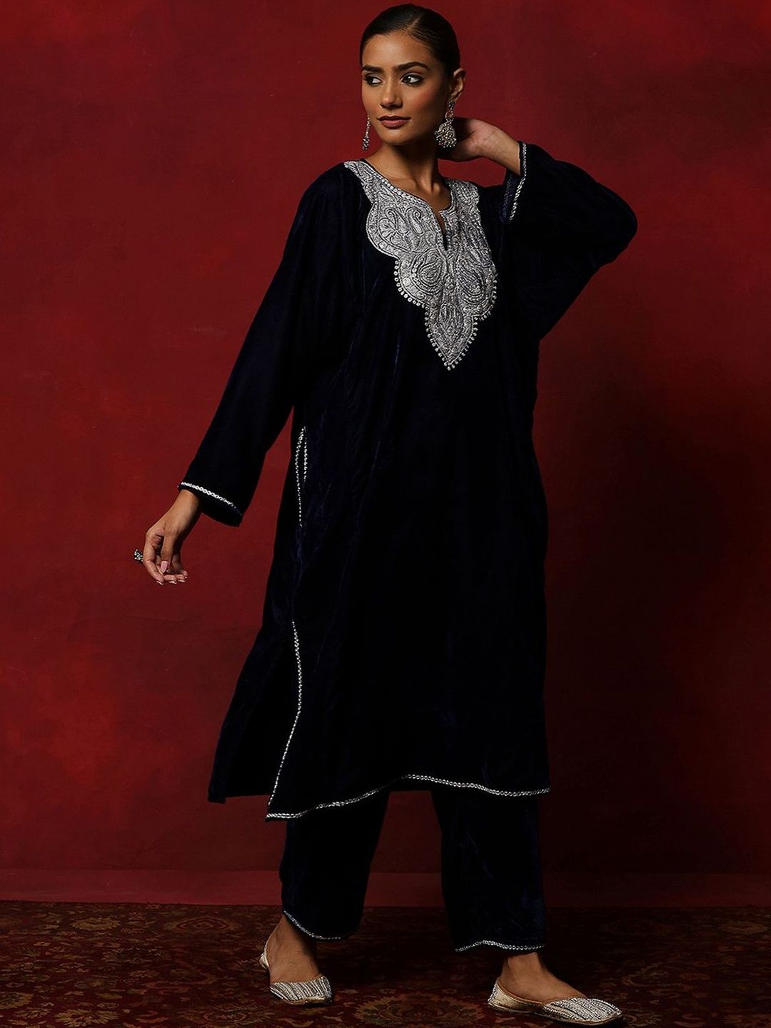 House of Chikankari Women Navy Blue Velvet Tilla Embroidered Kurta Set