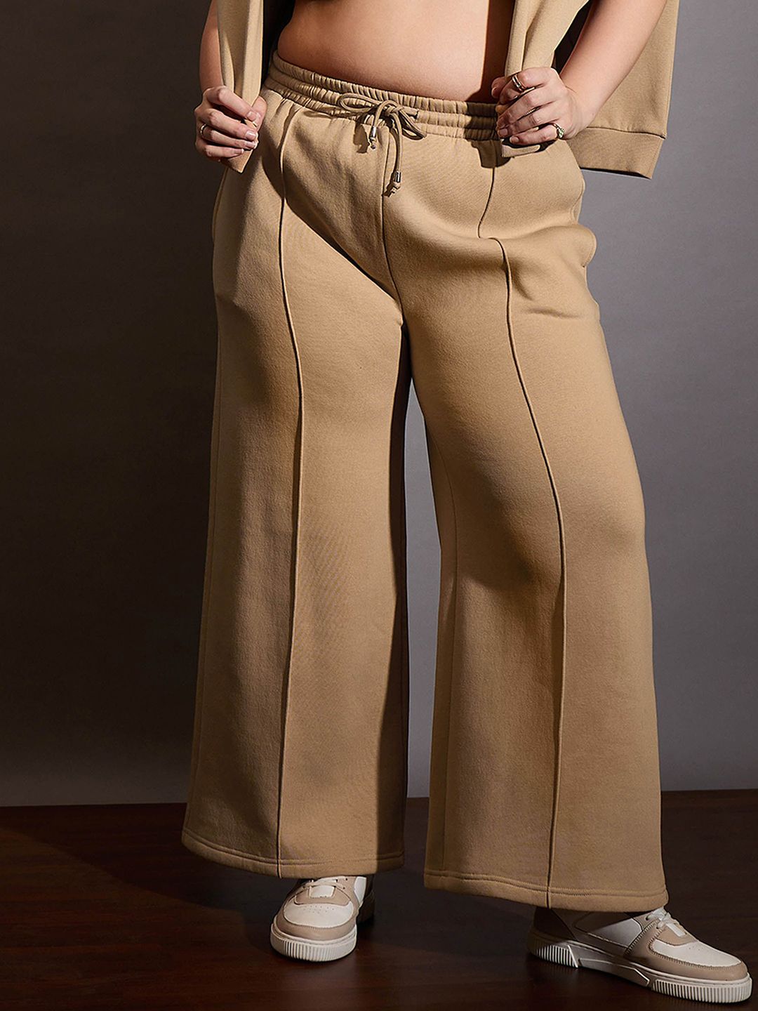 SASSAFRAS Curve Women Mid-Rise Track Pants