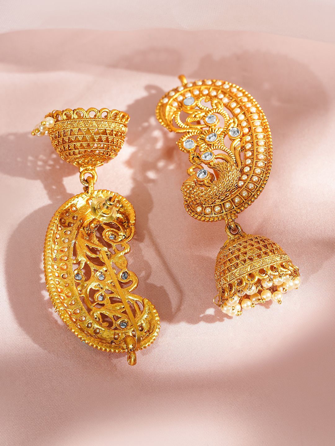 Rubans 22K Motif Peacock Gold-plated Earring Earring Jhumka dengan Batu Putih & Mutiara Drop
