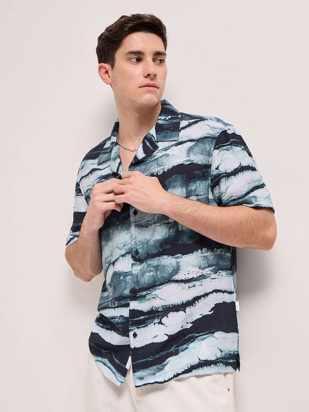 THE BEAR HOUSE Men Cuban Collar Abstract Printed Casual Shirt