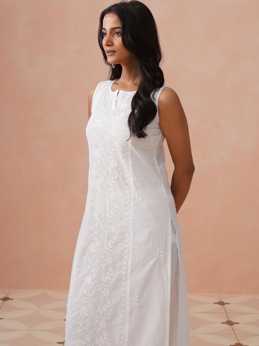 Rumah Wanita Chikankari Motif Etnik Sulam Chikankari White Romance Kurta