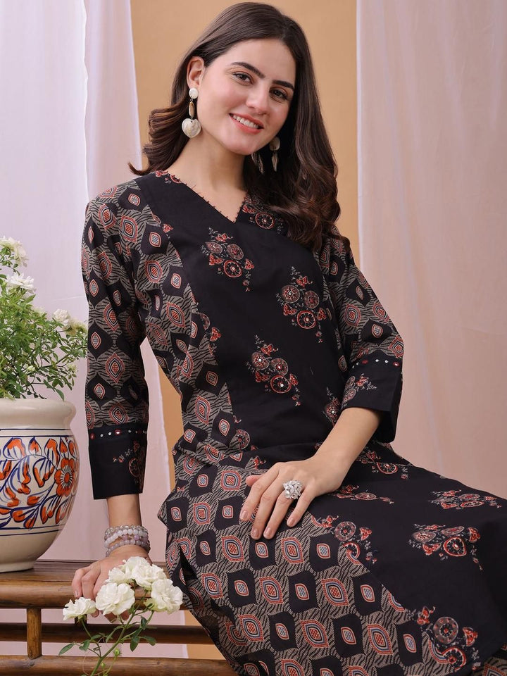 KALINI Women Printed Regular Pure Cotton Kurta with Trousers