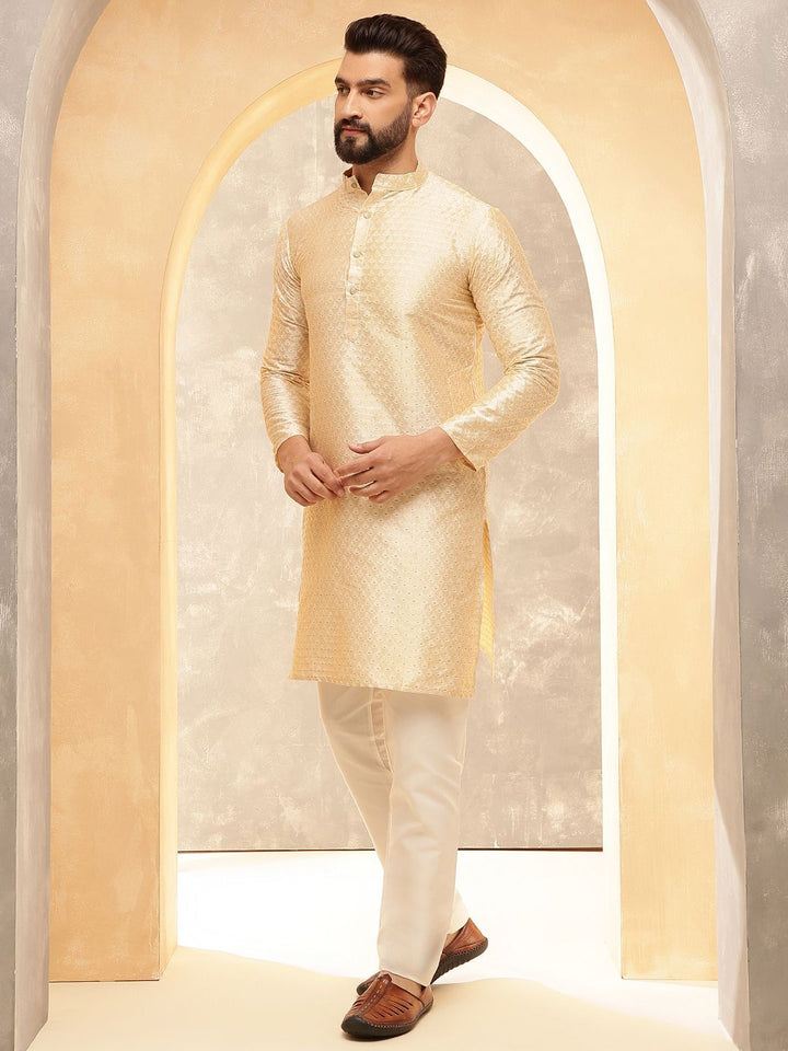 Anouk Beige Woven Design Jacquard Silk Straight Kurta Dengan Piyama Dan Jaket Nehru