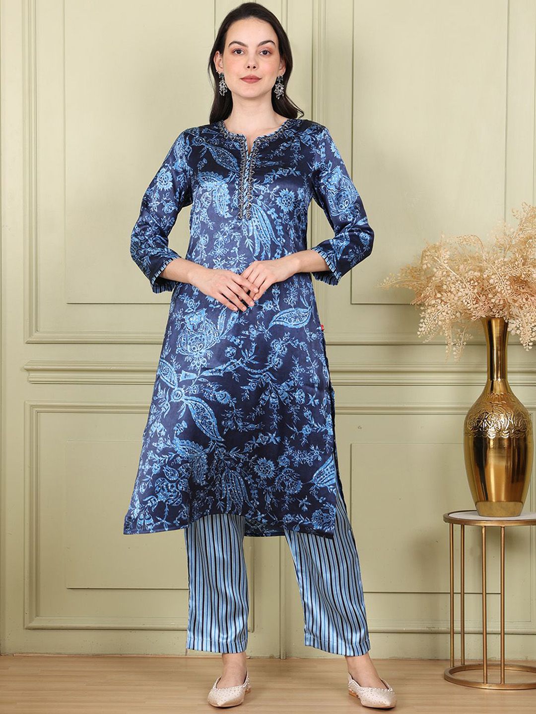 W Women Floral Printed Regular Thread Work Kurta with Trousers