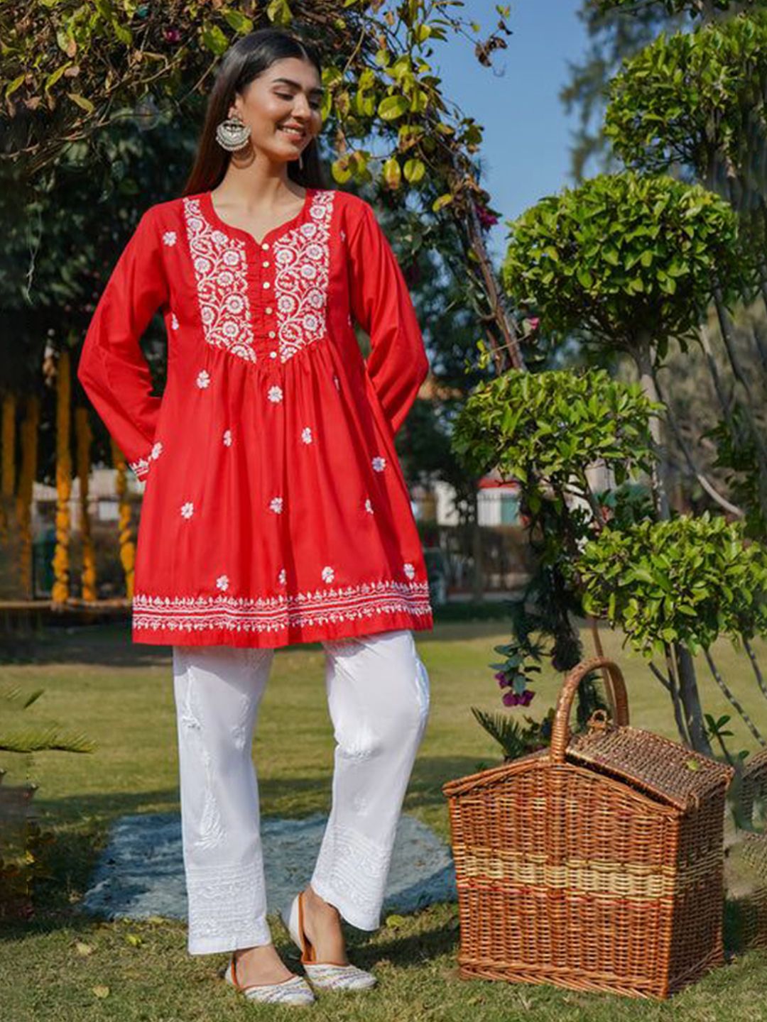 HOUSE OF KARI Floral Embroidered Sweetheart Neck Chikankari Pure Cotton Short Kurta