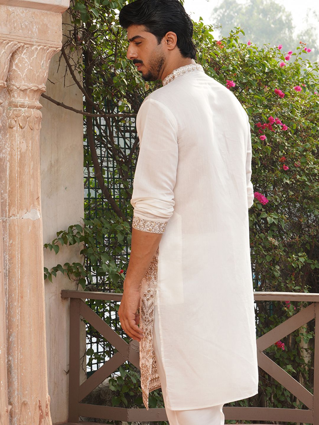 Jompers Men Floral Embroidered Mandarin Collar Thread Work Kurta