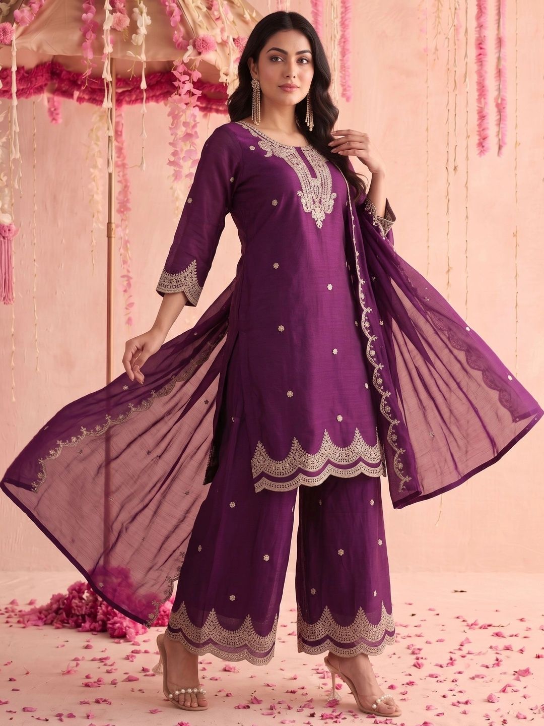 Mamicha Women Embroidered Regular Thread Work Kurta Set With Dupatta