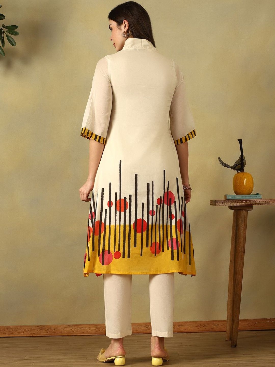 Mamicha Women Printed Regular Pure Cotton Kurta with Trousers