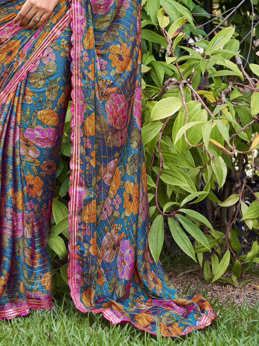Saree mall Embellished Floral Printed Sarees